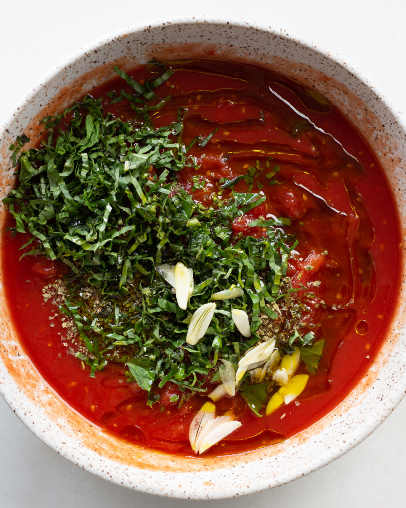 Tomato sauce with herbs, garlic and seasonings