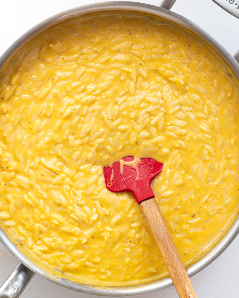 Cheesy orzo in pan